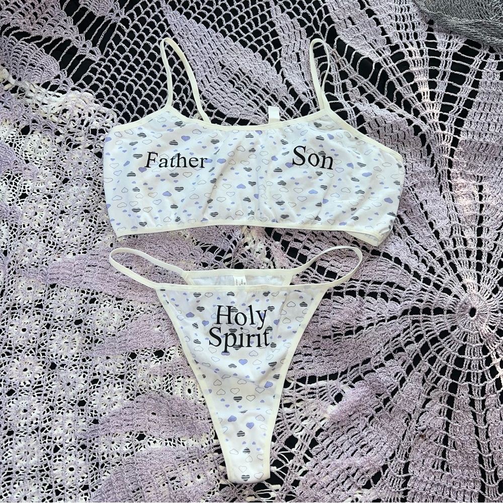 Praying 2 Piece Set - Picture 15 of 16